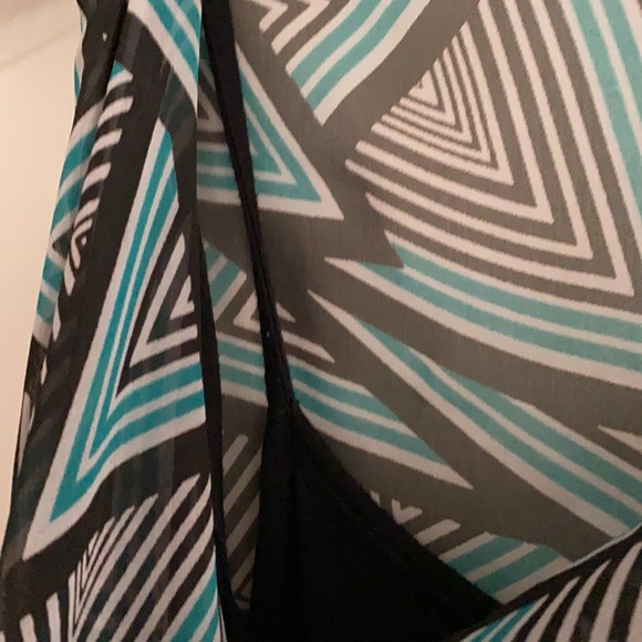 Black, green, white woman’s tank style shirt. Loose fitting too w/ fitted waist - Picture 7 of 11